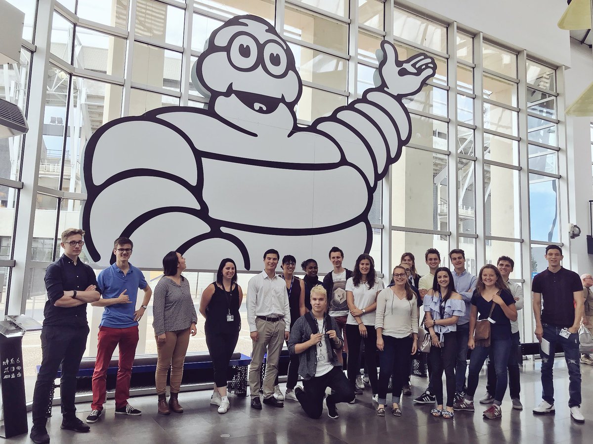 LauraMartinD7's tweet photo. Aujourd’hui l’équipe de @michelinrecrute accueille une trentaine de stagiaires pour une journée d’intégration ! Au programme : l’Aventure Michelin et ça tombe bien, #Bibendum a 120 ans et s’expose au musée ! 😊 https://t.co/QzmBEL0cgn