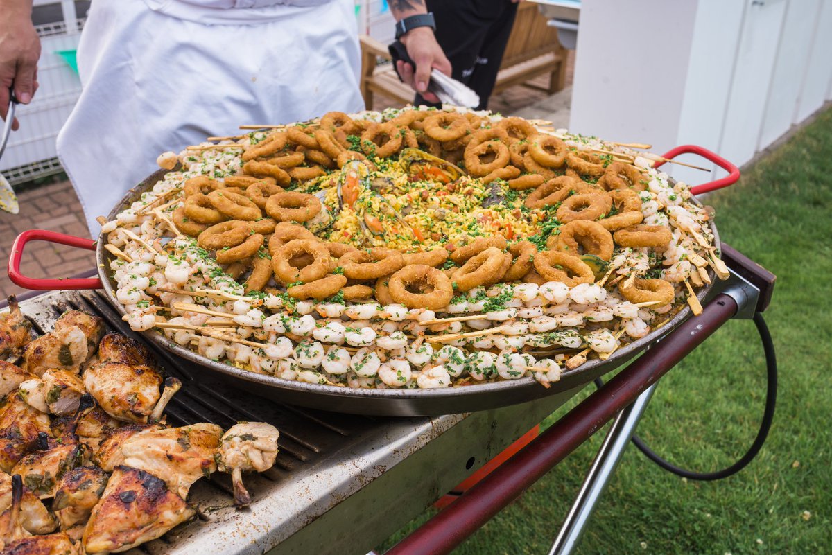 Chef sure knows how to get our taste buds watering. Another delicious looking bespoke menu. We are so lucky to have such a great catering department.
🔷🔷🔷🔷
#epsomevents #jockeyclubcatering #seafoodpealla #tastydish #bespokemenu #chefisthebest #bbq #summerfood #happytastebuds