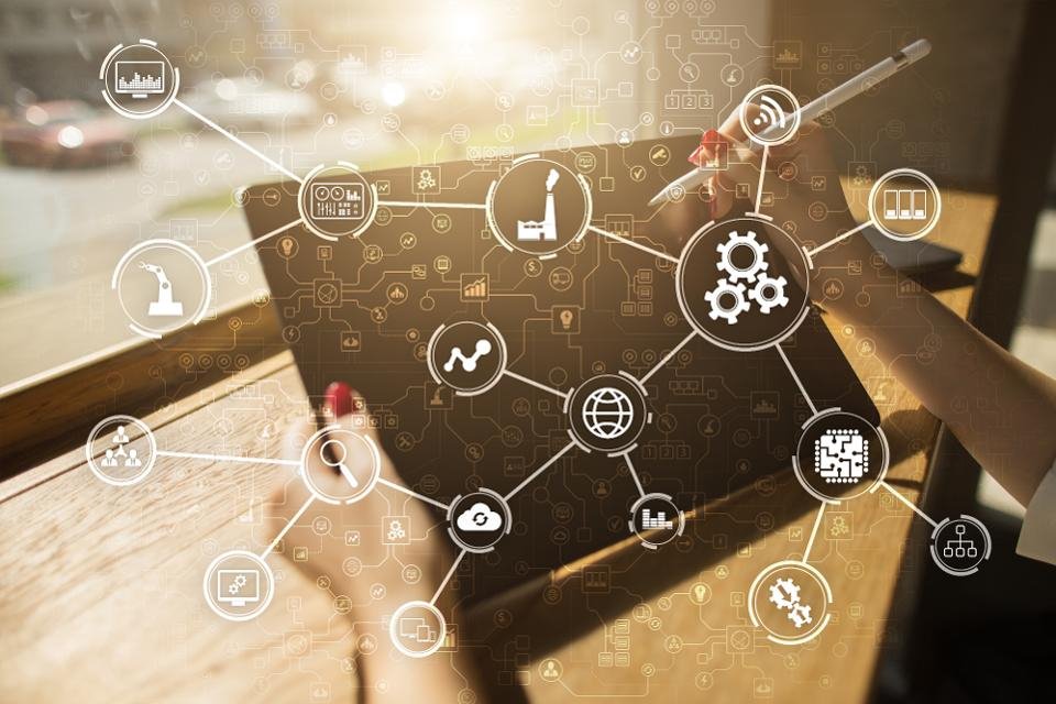 Surrounded by #Connected devices! Here are the key issues your enterprise #IT team needs to keep in mind to cope with #IoTtransformation tinyurl.com/yamlmgny