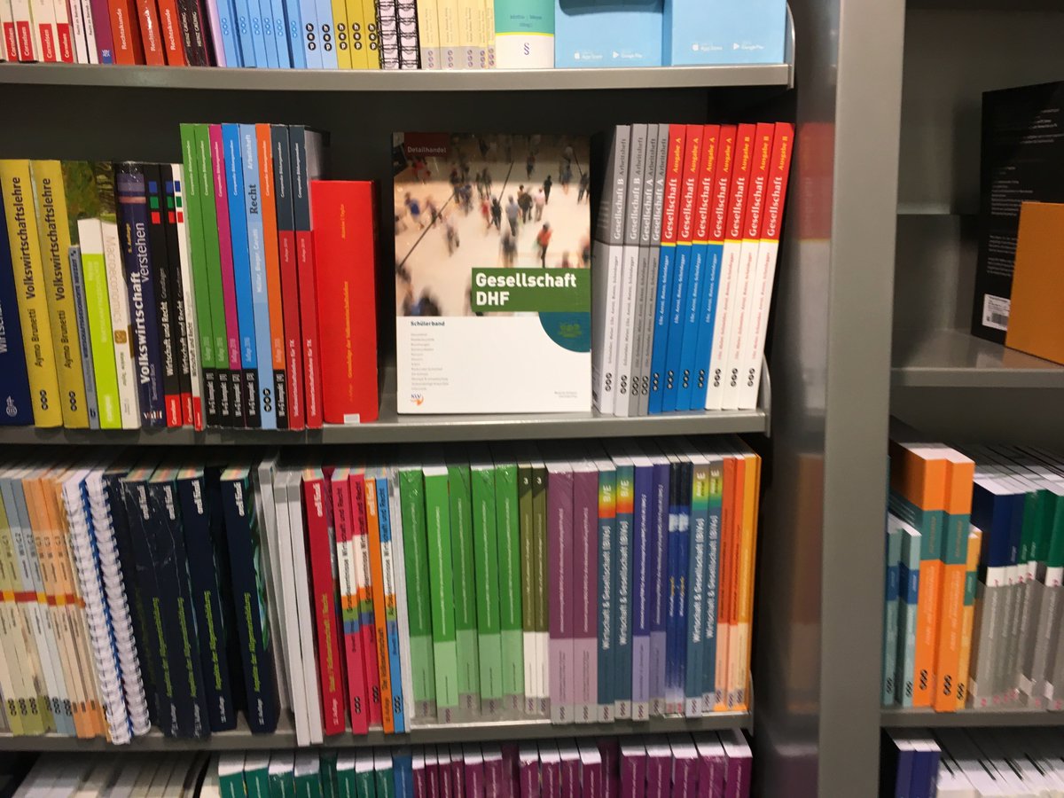 Unser Lehrmittel ist auch in den Buchhandlungen angekommen, ausserdem ist es beim KLV Verlag als E-Book erhältlich.
klv.ch/main/1177-gese…