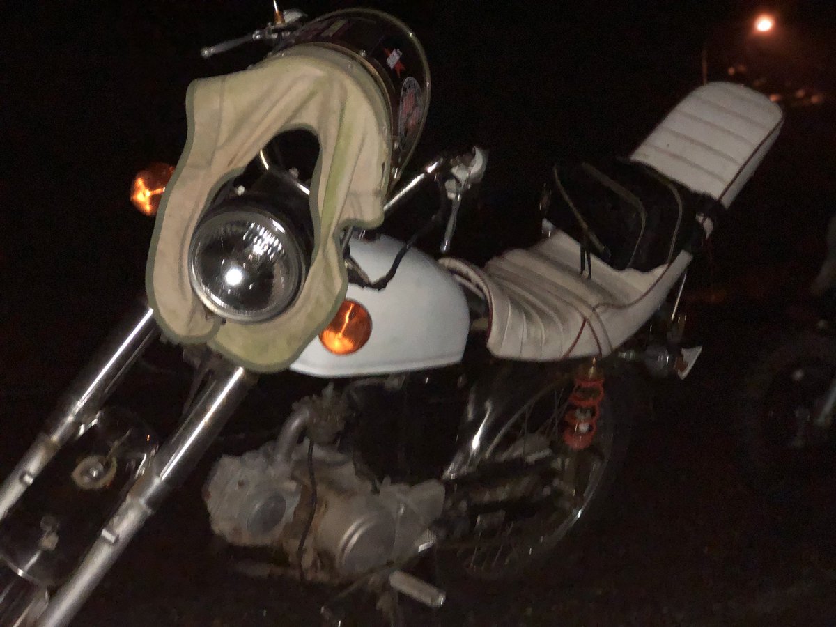 PCX_cb's tweet photo. cd50s
ベンリー売ります
不具合
外装汚い、左ステップ、ウィンカー曲がり割れあり
エンジンは調子いいです
カスタム点
旭風防
エイプ用三段シート(やられ、固定出来てません)
バーボー菅(激吸い込み)
タンデムバー
交換も物によっては追い金払います https://t.co/62qPO8ew35