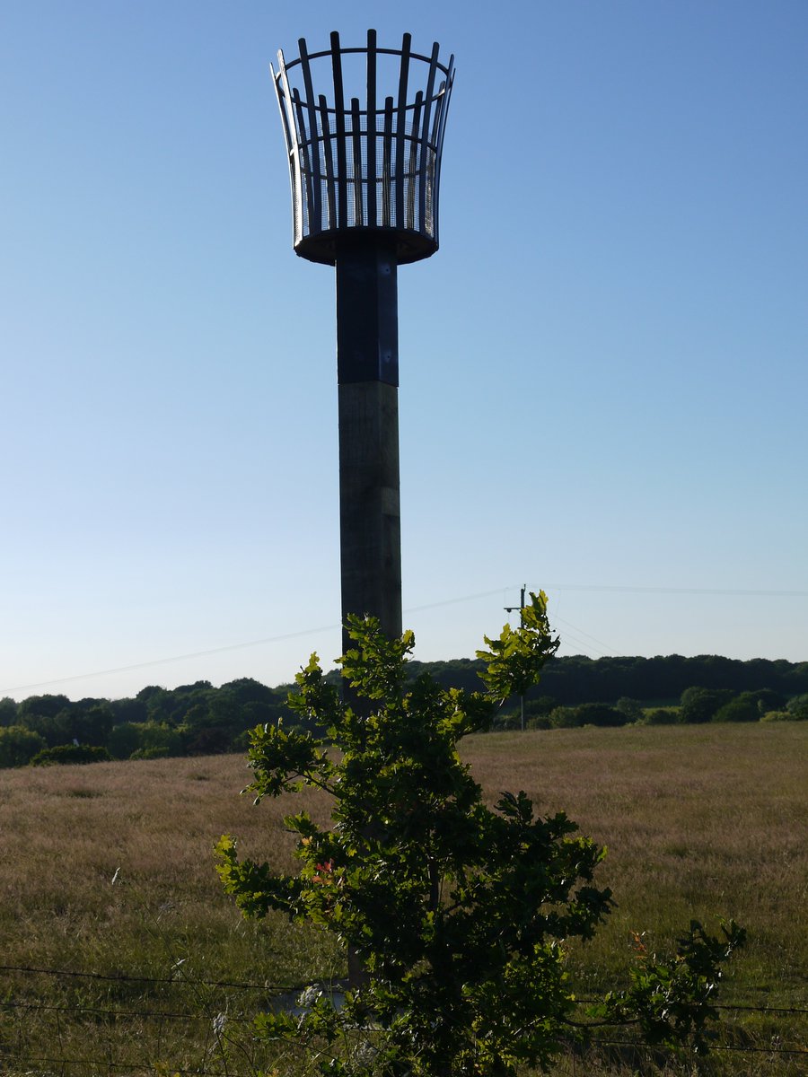 AppledoreHist's tweet photo. Our fantastic new Beacon put up on Mill Hill, Appledore in readiness for the Battle's Over celebrations in November. So grateful for all the donations of time, effort and indeed money to make this happen. Cannot wait to see it lit on 11.11.18 @tenterdenkent @MaidstoneMuseum https://t.co/BPUvOp8nQV