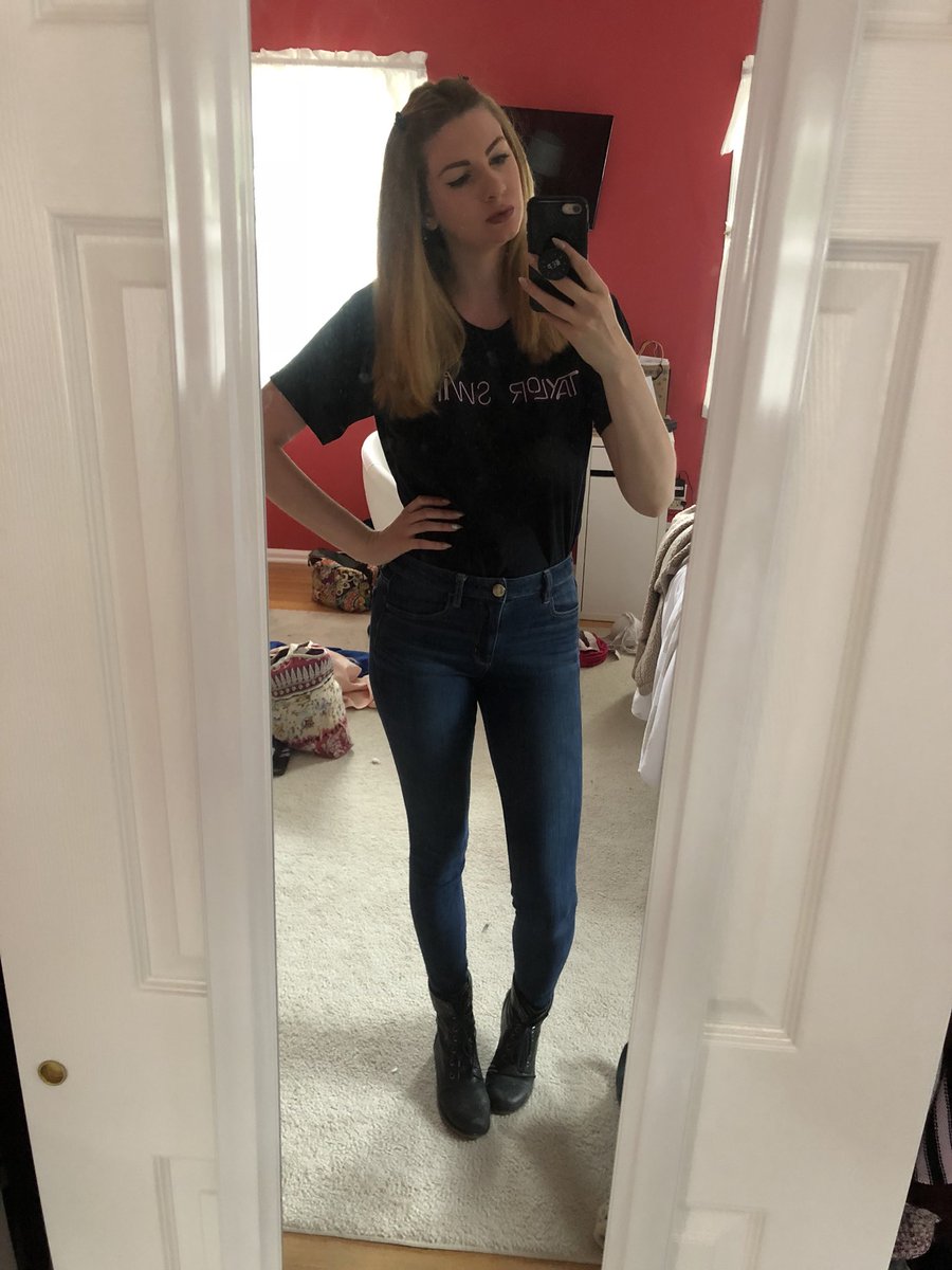 REDputation_'s tweet photo. Cause when youโre FIFTEEEEEEN DAYS FROM #RepTourMetLife you wear all @taylorswift13 merch to work ๐คช๐คช๐คช @taylornation13 #repprep https://t.co/VMpZpTFk5M