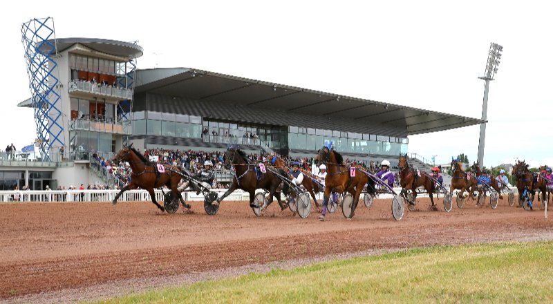 LeTrot's tweet photo. 📣 Lancement du meeting d'été de ⛱️ @HPornichet 🏖️ ce soir
Départ de la 1ère course à 1️⃣8️⃣h1️⃣0️⃣ 
https://t.co/2XORwzHl4O https://t.co/KMxjSSxt73