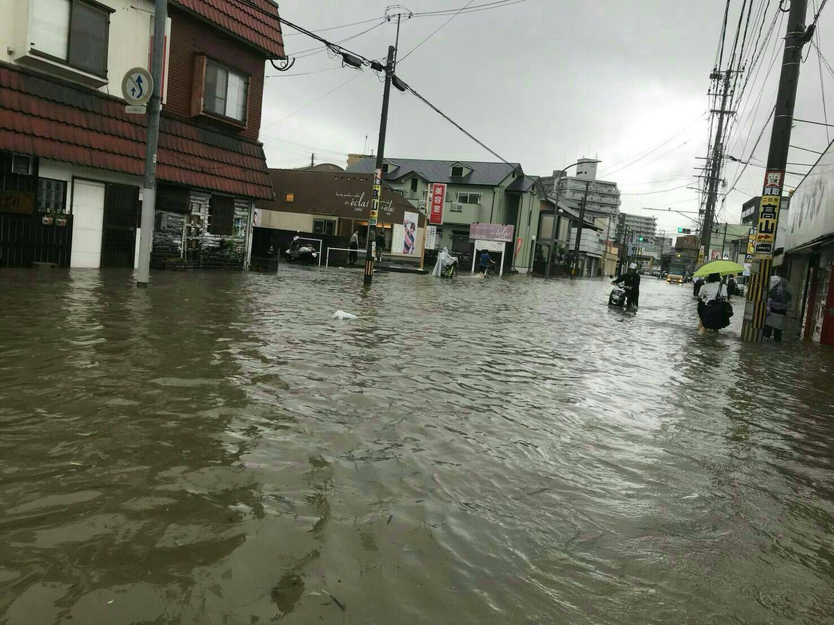 筑紫野市二日市で住宅などが冠水している画像