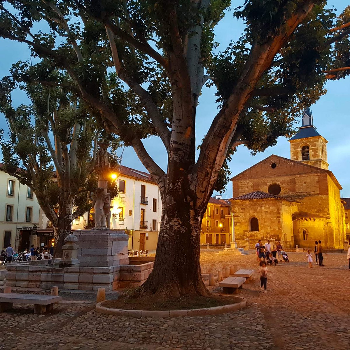 Plaza del Grano en León
#Leónesp 
📷 <a href="/sgm_leon/">SGM León</a>