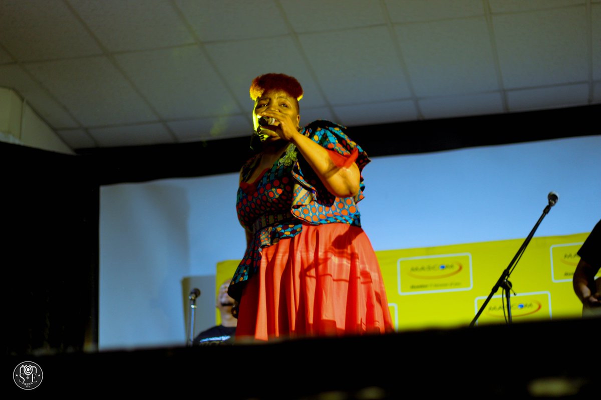 SEMEDIAFilmPro2's tweet photo. Mascom Kitsong Awards 
📷se media 
Live Performance by Maxy https://t.co/REehaDW8L6
