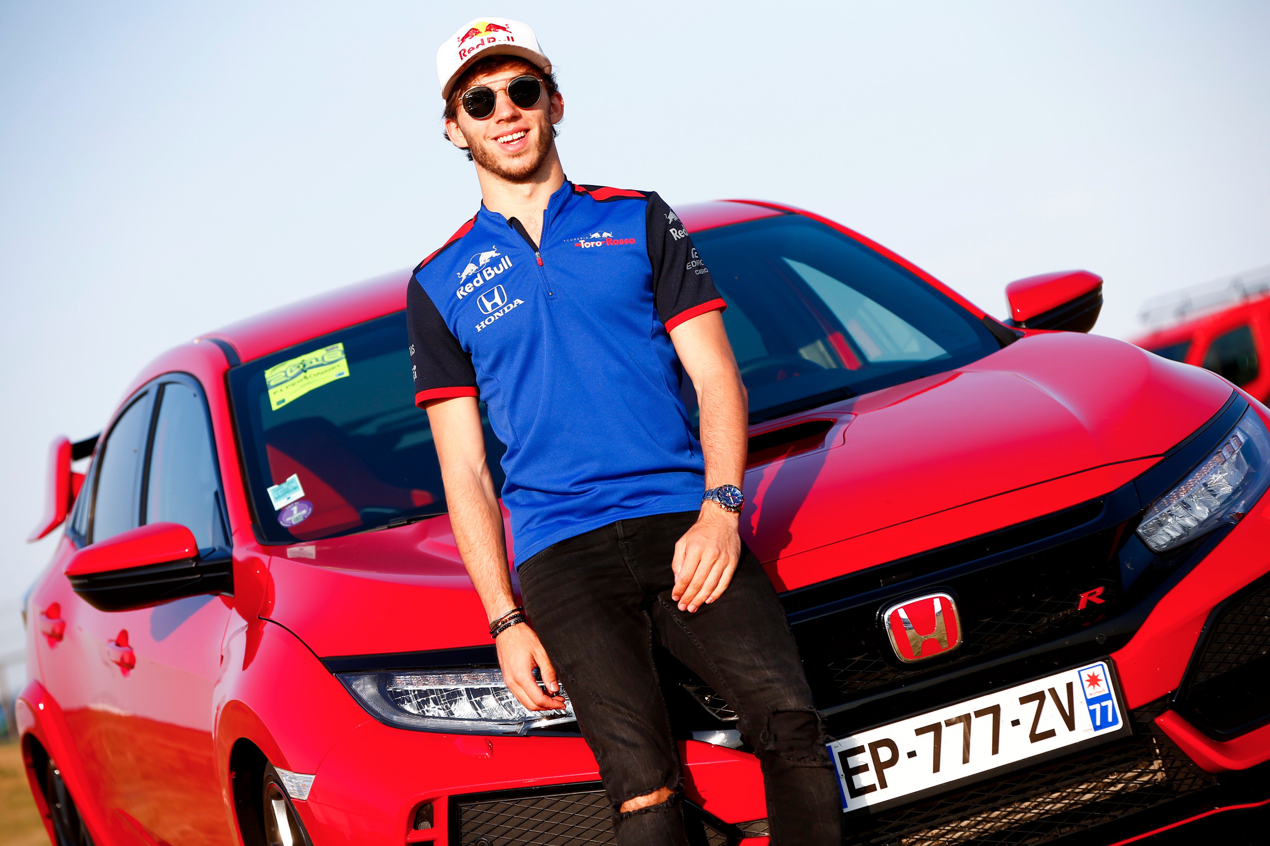 Twitter 上的honda Racing F1 Archive Cruising Into Friday Like It S Matching Civic Type R S For Pierregasly And Brendonhartley At Silverstone This Weekend Hondafamily Honda T Co Hxsmt0uo2p Twitter