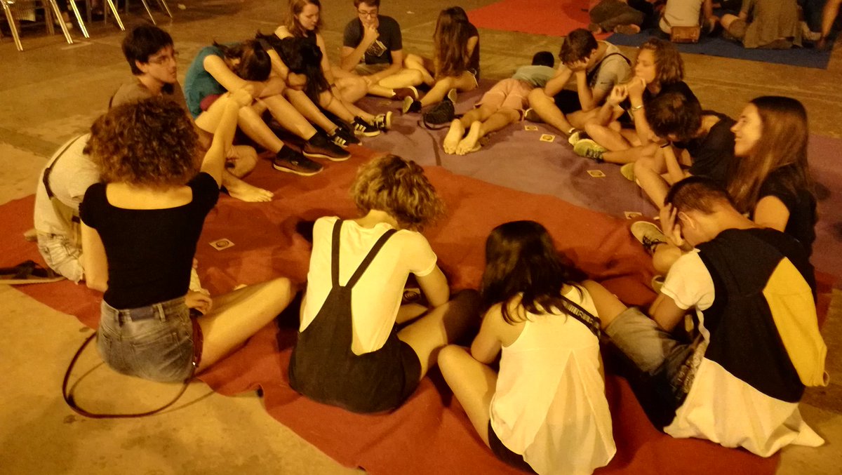 caemanresa's tweet image. Amb 4 partides Homes Llop a la fresca i 30 participants @ClubdelJoc tanca 15a temporada #NitsDeJocs Ens retrobem #3SET Setmana #JocsAlCarrer