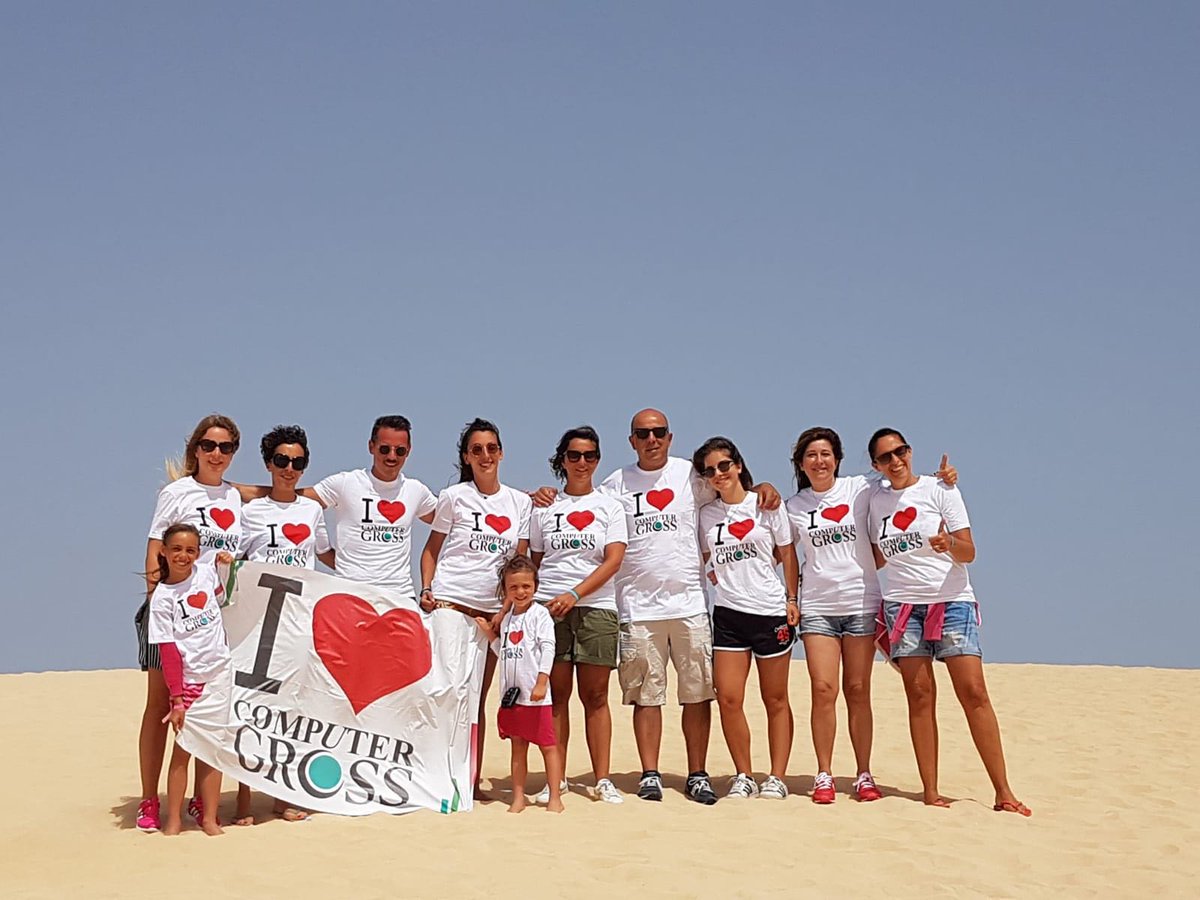 ComputerGross's tweet photo. Direttamente dal palco del Kick Off a Fuerteventura! #ColleghiTop #Fuerteventura #Awards #ILoveComputerGross #KickOff #ComputerGross2018 https://t.co/ccjhitxsI7