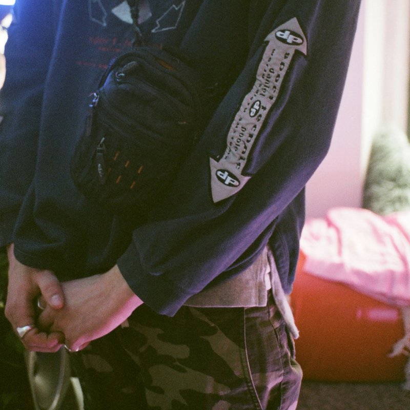 smart pouch + sweatshirt