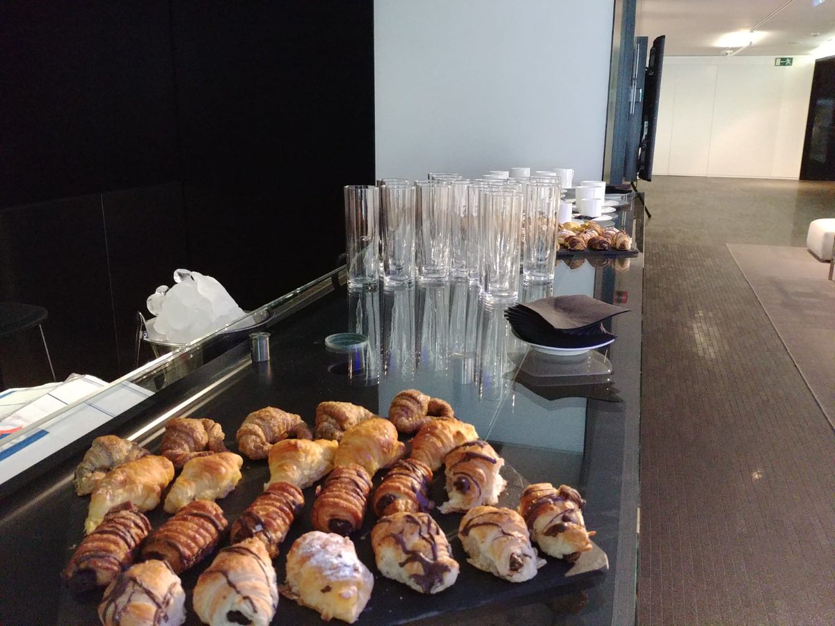 FFGCatering's tweet photo. Ayer asistimos a la segunda parte del taller de Identidad Digital para arquitectos y profesionales de la arquitectura en @RocaMADGallery 
#catering #cateringmadrid #cateringservice #catering2018 #foodie #foodlovers #foodaddict #foodpic #foodphoto #eventos #eventos2018 #FelizFinde https://t.co/409xRny8wS