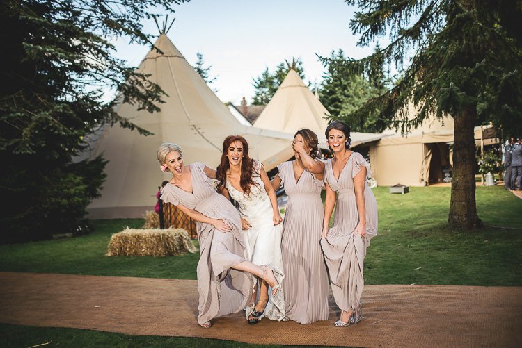 W_W_WeddingBlog's tweet image. WWW readers James and Danielle's wedding // whimsicalwonderlandweddings.com/tipi-garden-we… thanks to @ReportageImage @RSmithBespoke @six15events @LuminateEvents @BigChiefTipis @wildgarlictweet @FrogFlowers @Funcampers @BeetleJuiceltd
