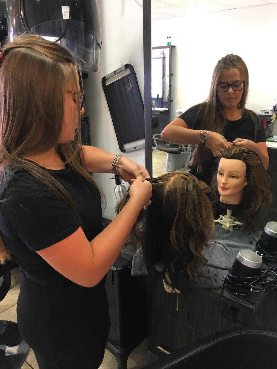 MerchantsAc's tweet image. 'I have really enjoyed my experience at Creative Hair, the people here are lovely. I feel like I now know that I need to take tips on things &amp;amp; learn more about different courses' - Y10 student reflects on her Work Experience placement in a Hair salon. #Careers #workexperience