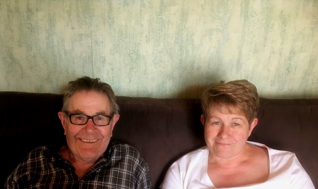 mazonetwerk's tweet photo. Sabine, onze 💜 Mantelzorger van de week 💜,  was eerst mantelzorger voor haar mama. Nu zorgt ze voor haar papa: "Op het sterfbed van mama beloofde ik goed voor papa te zorgen." Lees haar volledige verhaal ➡ https://t.co/4p5DFXmxIh #mantelzorg https://t.co/zBfuS5GXhs