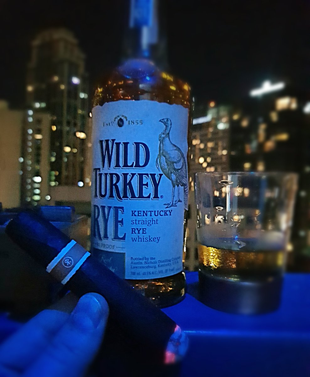 Philippinescig1's tweet photo. A wild night with a awesome Romacraft. 
#romacraft #cigar #cigars #cigarlife #cigaraficionado #smoke #wildturkey #Whisky #philippinescigaraficionado https://t.co/dyqBy2zVJa