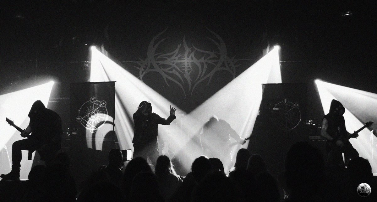 azziard's tweet photo. Confrontation with the dark unconscious in Amstelveen during Viktoria tour.
#P60 #metempsychose #azziard #blackmetal #blackdeathmetal #malpermesitarecords #frenchmetal #viktoriaeuropatour #kemper #schecterfrance #skullstrings #kemperbass #ibanezbass https://t.co/wKq8WPqcmG
