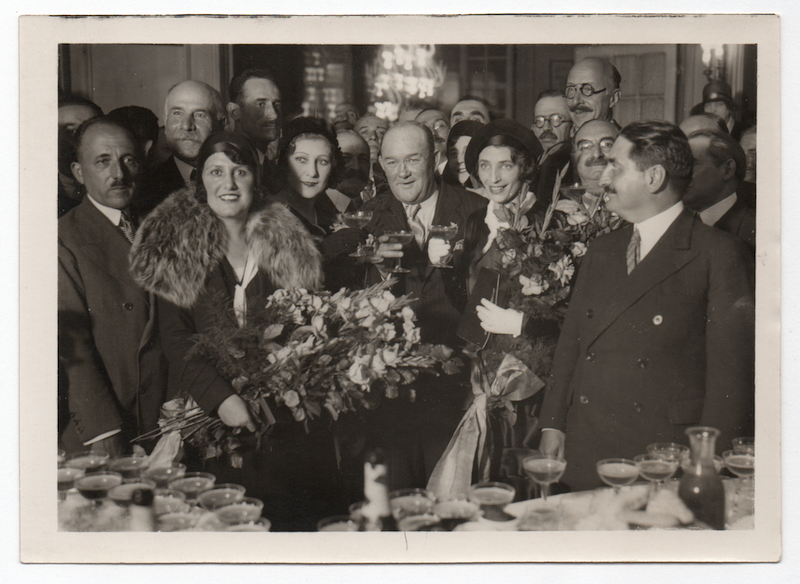 AeroclubFrance's tweet photo. [Histoire] 6 juillet 1952 • Disparition de l'aviatrice Maryse Bastié dans un accident d'avion à Lyon. Détentrice de records entre 1928 et 1936 - photo d'une réception #AeCF en son honneur en 1930 - coll. @laurentalbaret • Médaille d'or @AeroclubFrance en 1937 #EphemerideAeCF https://t.co/DBhYBxMJMP