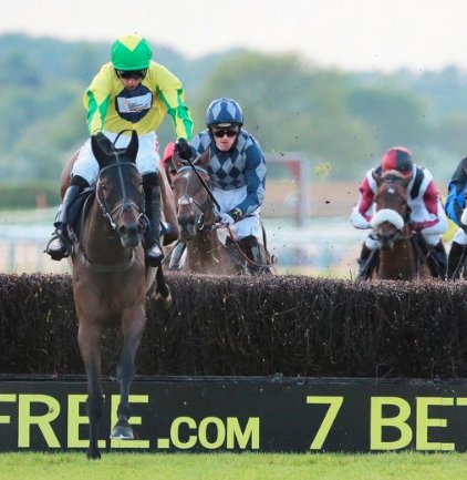 DSkeltonRacing's tweet photo. We have two runners heading to @NewtonAbbotRace this afternoon for @RioGoldRacing. Petrou reverts to hurdles for the 2.15 handicap hurdle and Gi Jayne runs at 3.20; @harryskelton89 rides 🤞 #RGRC🇧🇷 #TeamSkelton https://t.co/btKT2Y4ibp