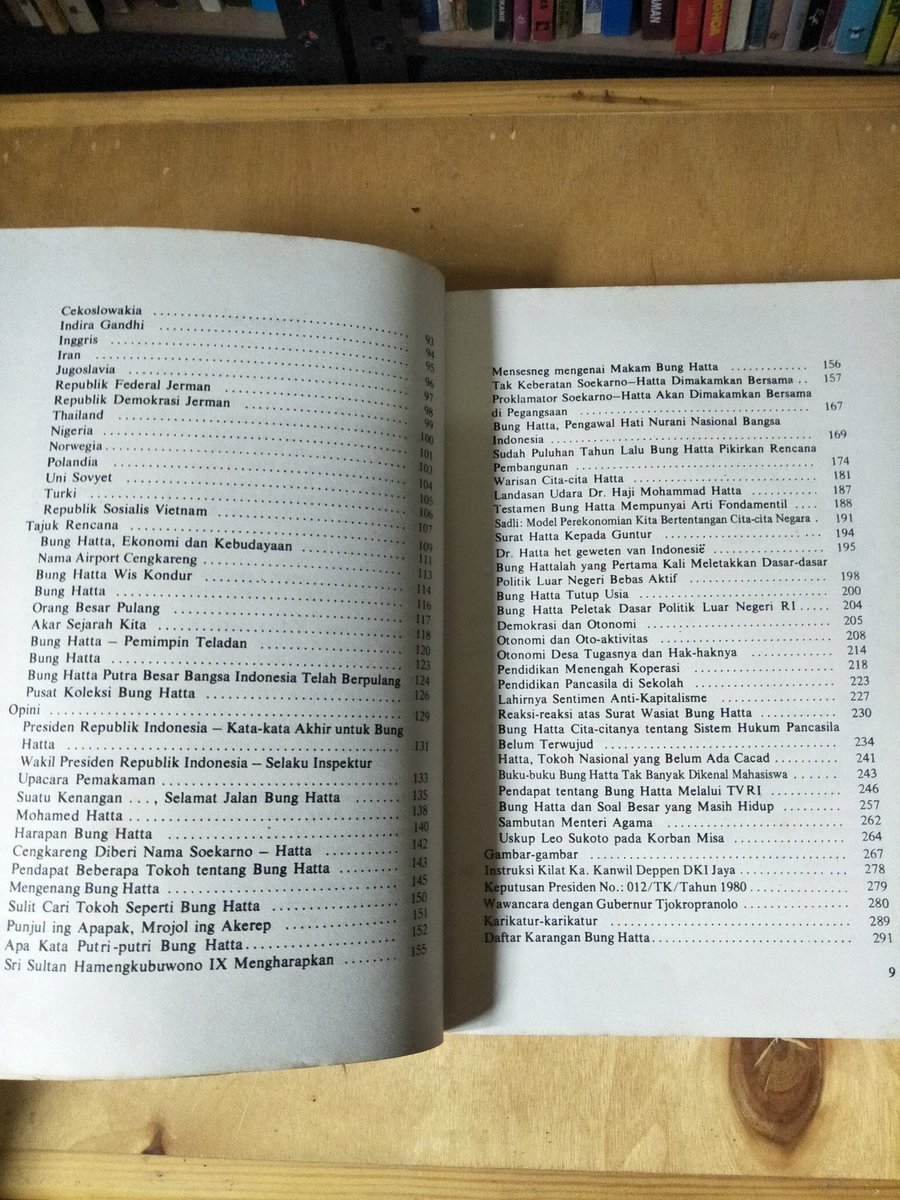 WarungSejarahRI's tweet photo. Buku Lawas> Bung Hatta Kita; Dalam Pandangan Masyarakat. Tahun 1980. 
291 hlm. 
Harga 125.000. Minat? https://t.co/q8d0cNCX9q
