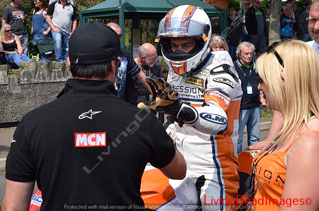 FireStallion666's tweet photo. #iomtt18 #superstockrace 040618 #startgrid #roadracing #davidjackson @thepeoplesbike #tomweeden #davehewson @MotofestIOMTT @LivingRoadRaces @ttscwebsite https://t.co/JnnqweGl5H