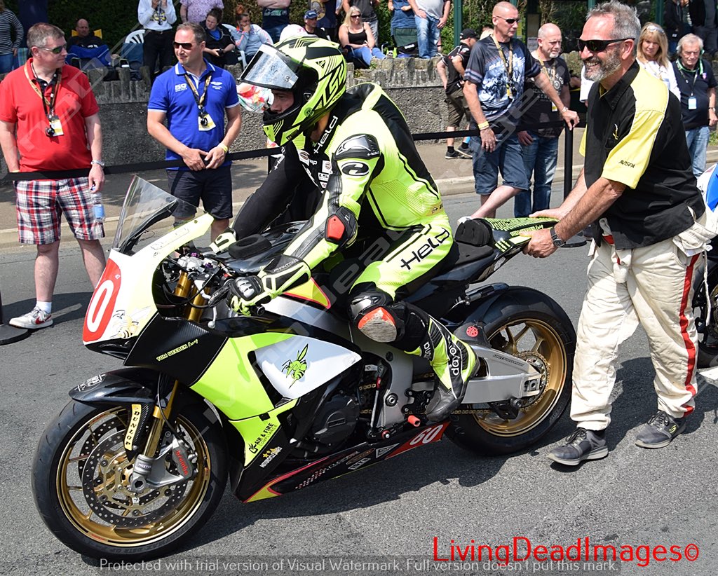 FireStallion666's tweet photo. #iomtt18 #superstockrace 040618 #startgrid #roadracing #davidjackson @thepeoplesbike #tomweeden #davehewson @MotofestIOMTT @LivingRoadRaces @ttscwebsite https://t.co/JnnqweGl5H