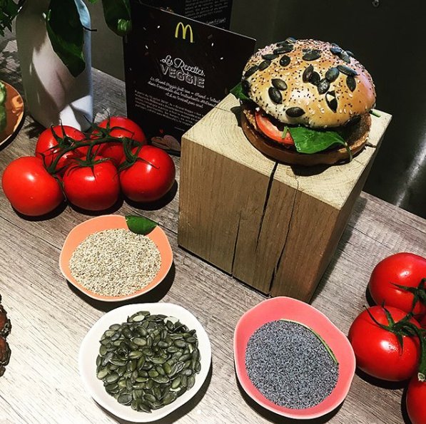 cherrycouscous's tweet photo. A partir du 10 juillet, le #GrandVeggie revient chez #McDonalds avec des nouvelles recettes végétariennes ! J'ai testé ces nouveautés en avant-première ->https://t.co/F93piDaLeK @mcdonalds_paris https://t.co/b8fYPCHhgI