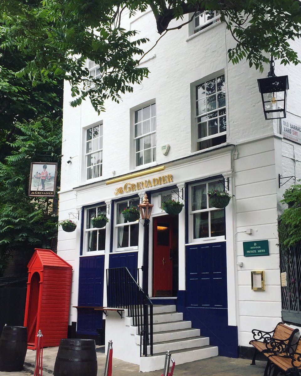 🍻 #HappyFriday! The Grenadier is a gorgeous pub hidden in off streets of Belgrave Square. Go and visit!
🚶Located within a 12-minute walk from The Diplomat Hotel
Photo credit: @fridger_
#London #TheDiplomatHotel #BestPubinLondon