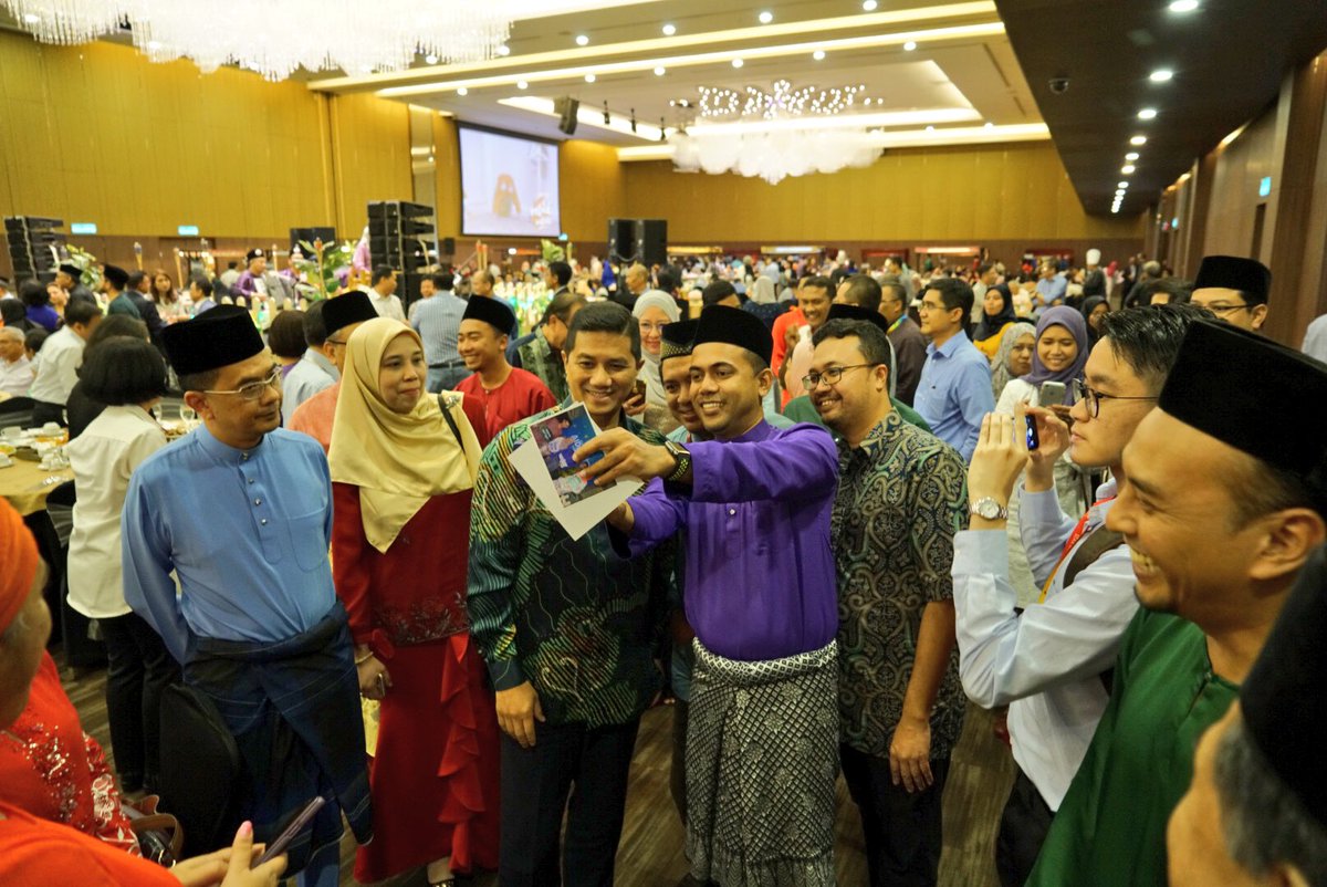 AzminAli's tweet photo. Majlis rumah terbuka Eidul Fitr anjuran Sime Darby Property di Sime Darby Convention Centre cukup meriah. Terima kasih kepada keluarga besar Sime Darby Property. https://t.co/7ye0zIaVQz