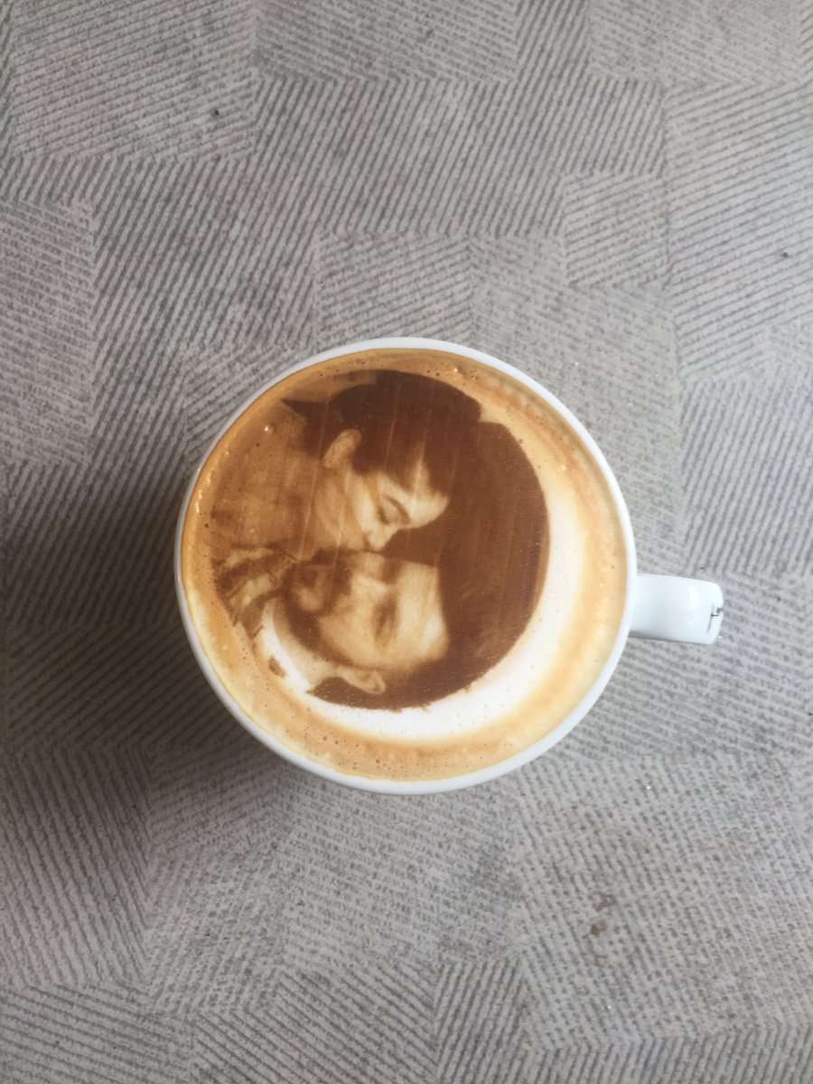 Bij Amada Coffee in #Rotterdam kan je een #selfieccino kopen. Een cappuccino met je selfie erop! Lees hier meer informatie: g-wijzer.nl/2u153WG