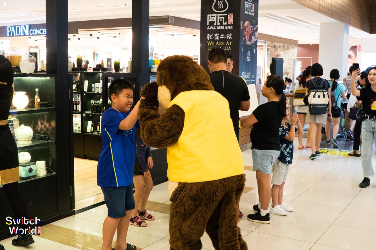 SwitchTM's tweet photo. Spot the Ollie! It’s going on right now at Switch World, Gurney Plaza! Take a selfie with him and get RM50 Cash Voucher.
#switchworld #sw18 #spottheollie #otterbox https://t.co/w4G0lHOc4L