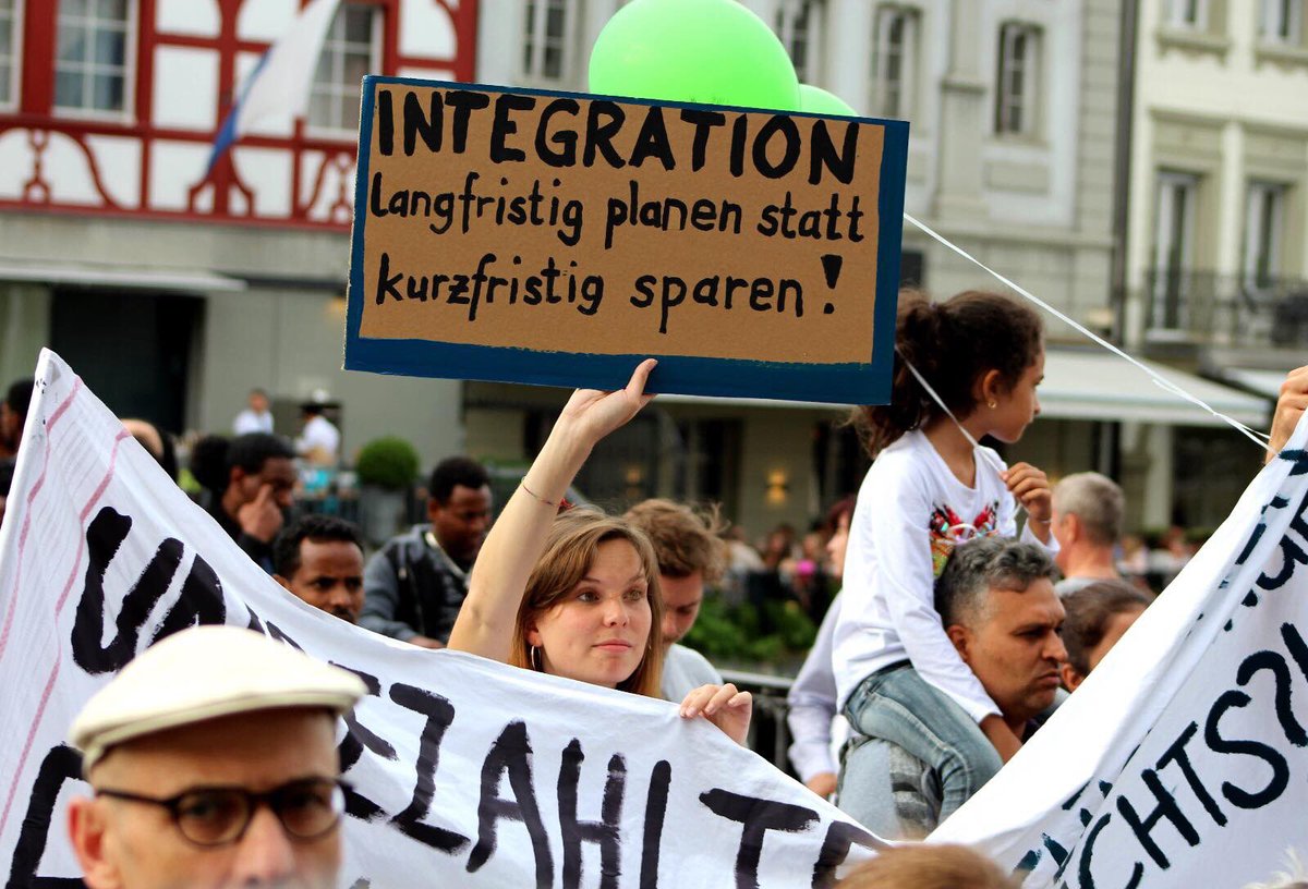shahed1018's tweet photo. Am Donnerstagabend zogen rund 700 Demonstranten durch die Luzerner Innenstadt. Motto: «Ich bin auch ein Mensch». Das Ziel: Aufmerksam machen auf angebliche Missstände beim Asylwesen besonders in der Zentralschweiz. #Luzern #Flüchtling #Schweiz 
foto: solaiman panahi https://t.co/8qBorYNmXM