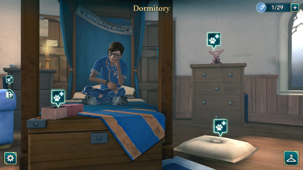 ルイさん レイブンクロー寮の寝室はこんな感じ 談話室も寝室も良い感じに日光入ってくるし 青色綺麗やし レイブンクロー選んで本当に良かった ホグミス ホグワーツの謎 ホグワーツミステリー