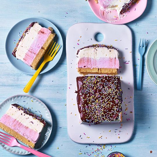 This HOT weather calls for our ‘Fab’ ice cream slice 🍡🍡🍡 bit.ly/2JuBVgx #FridayFeeling