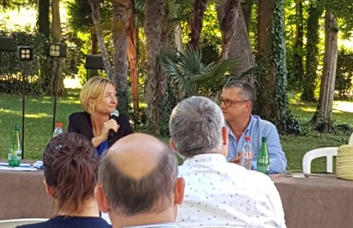 MeetPRO_France's tweet photo. Patrick Janot participait hier à une table ronde @UPE30 avec Céline Quille, responsable régionale TEO @AG2RLAMONDIALE sur les enjeux de la transmission d'entreprise #TransmissionReprise #entrepreneuriat #MeetPRO https://t.co/7LyDvRMMwf
