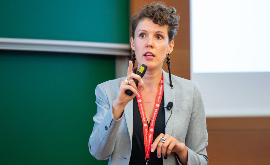 The 4th Industrial Revolution is here. Who gains from it? Who loses? And who are we? 3 questions answered at the 20th International Symposium on Ethics, Business, and Society.  #IESEethics ow.ly/uzbA30kPlk2