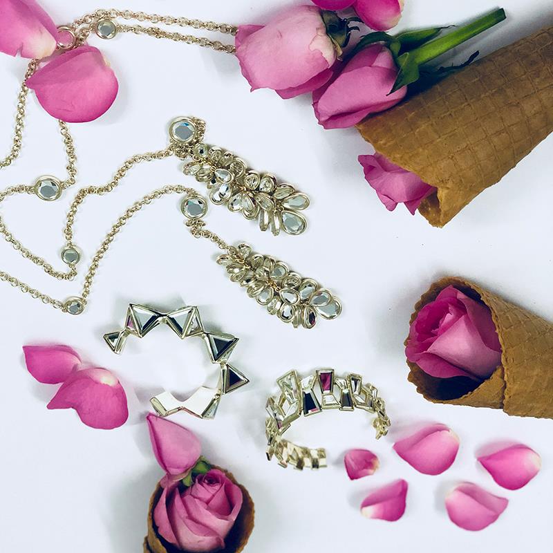 Aza_Fashions's tweet photo. Statement jewellery will never run out of style. It's time for you to stock up these gorgeous baubles by #Isharya from the Aza stores and online here at https://t.co/QzNTiFSjWn https://t.co/RHv0nWPV9n