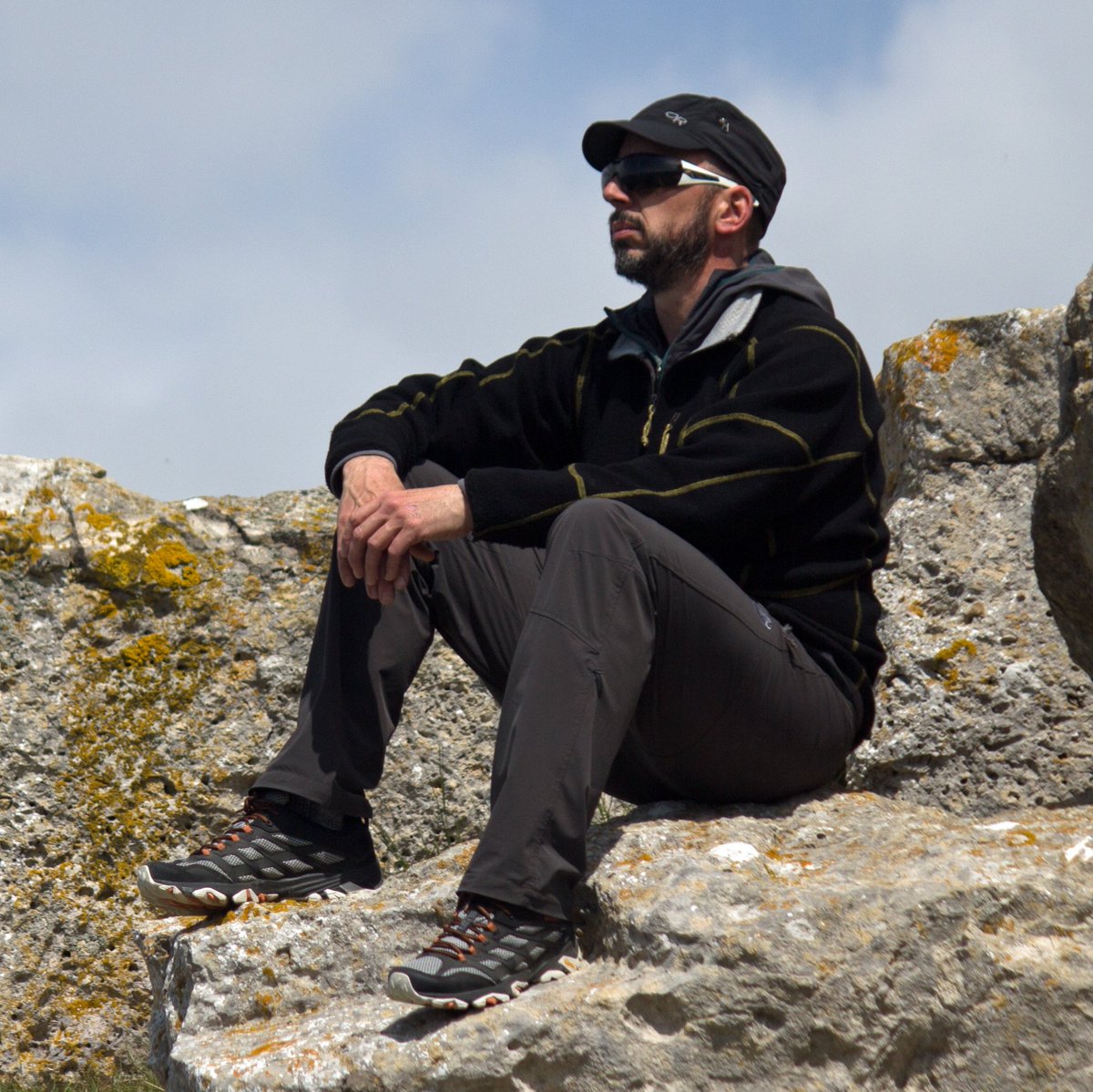 jurassicguides's tweet image. If using guides on the #jurassiccoast it&apos;s important to book a guide that is fully qualified to lead walking groups, holds a &apos;correct&apos; Outdoor First Aid qualification and has safety procedures in place. @jurassicguides have all the above. Book with us! #professionalguides