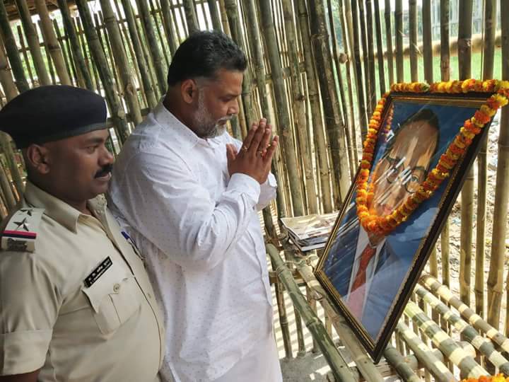 pappuyadavjapl's tweet photo. सार्थक और सराहनीय पहल :
गरीब बच्‍चों की शिक्षा के लिए राजधानी #पटना स्थित भूतनाथ रोड में इंस्पेक्टर धर्मेंद्र जी ने आज एक स्‍कूल खोला ���ै। यह काफी अच्‍छी पहल है। मैं उनके सोच और गरीब बच्‍चों के साक्षर बनाने के संकल्‍प व जज्‍बे को सलाम करता हूं। हम ऐसे ही मिलकर प्रयास करें । https://t.co/wX7zgjnNAM