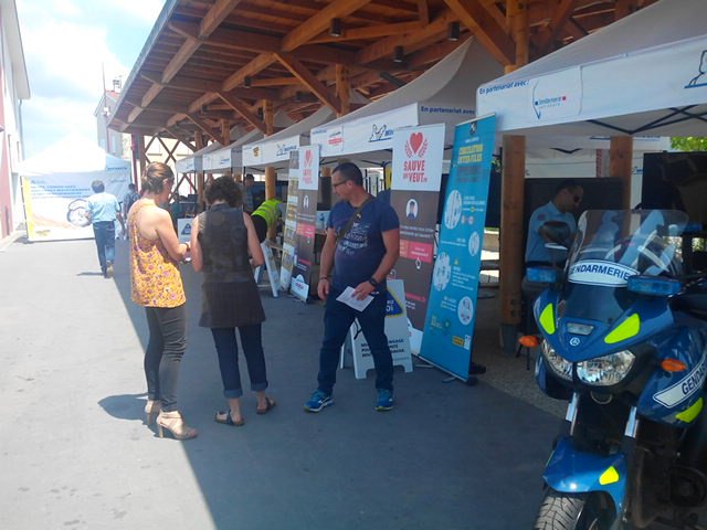 brouchud's tweet image. Événement SECURIZ&apos;MOI sur la commune de montagny en partenariat avec #michelin. Participation du #sdmis les pompiers # Givors engagésau côté d&apos;autres partenaires gendarmerie sécurité routière