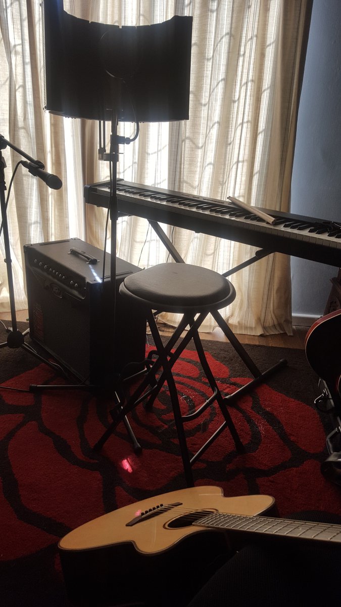 BrokenPianoBand's tweet photo. A wonderful person who's ears i trust implicitly said to me recently, even if there was a worldwide disaster and all that was left was a singer with a guitar, that is still worth so much. They are always worth something. #beautiful https://t.co/HdjD5FRiVF