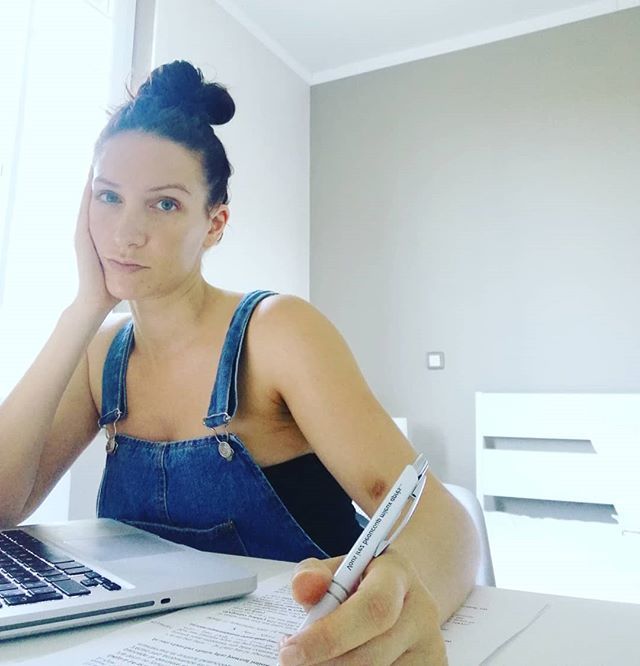 AVIGNON la 1ere ce soir 18h00 au Palace. J'y serais avec mon texte et mon petit bleu sur le bras violet pourpre magenta
#nomakeup sinon ça coule #cheveuxmouillés j'ai pas le temps
#allezlesbleus 🇫🇷 mais bon vous faites chier quand même ift.tt/2MNKpjK