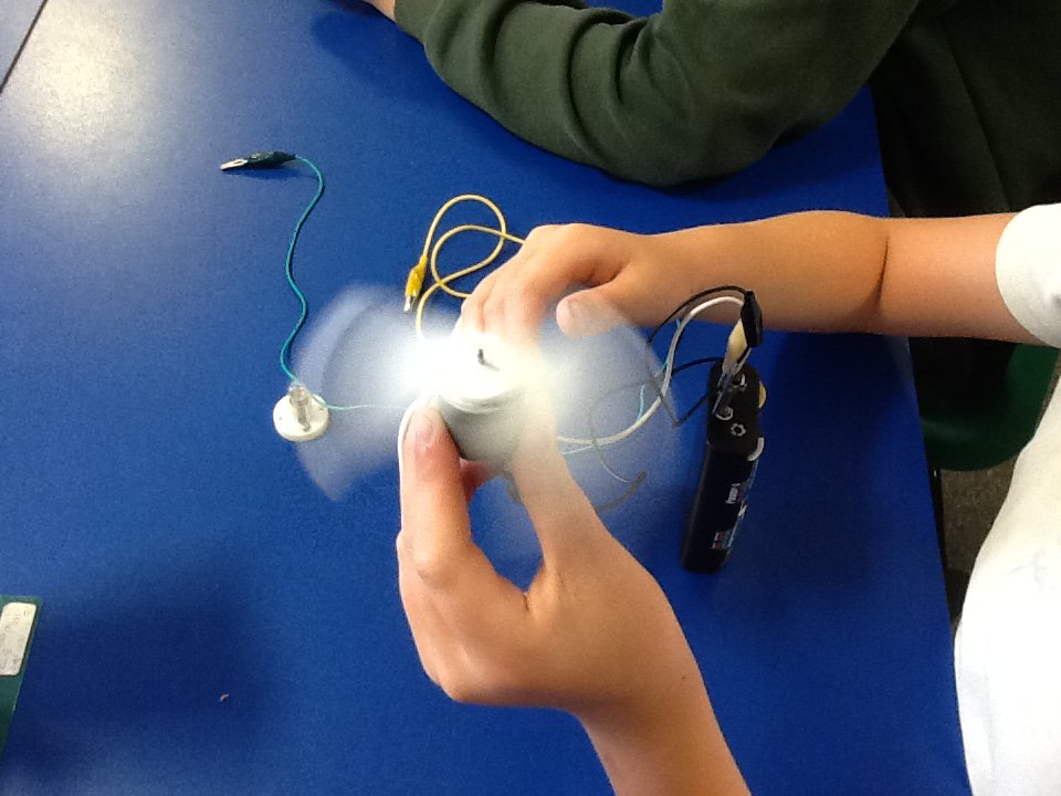 TGPS_NorthLincs's tweet photo. Year 6 have been investigating circuits. What makes a motor work? What makes a bulb brighter? #TGPSscience #TGPSteamwork #TGPSinvestigating https://t.co/aGNAIA6oGY