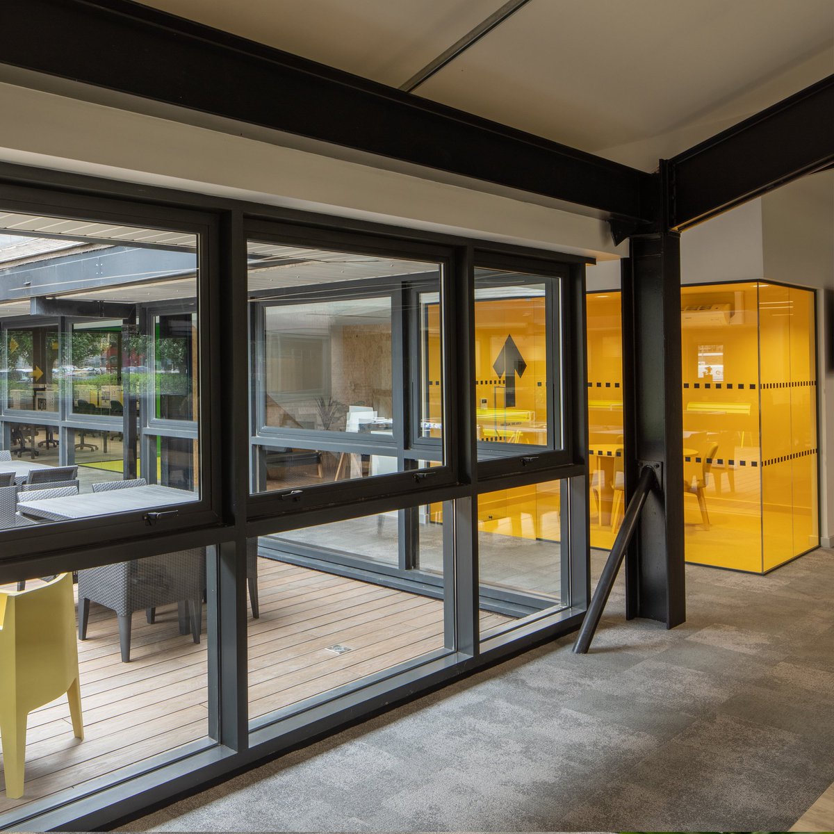 rfddesign's tweet photo. The @worxspace inner city garden is ideal to use and #relax in the current heatwave! We made sure the staff will have plenty of #fun. Our favourite? The spun rocking #chairs!  

#breakout #interiordesign #design #office #officedesign https://t.co/KC1cmbNoyB