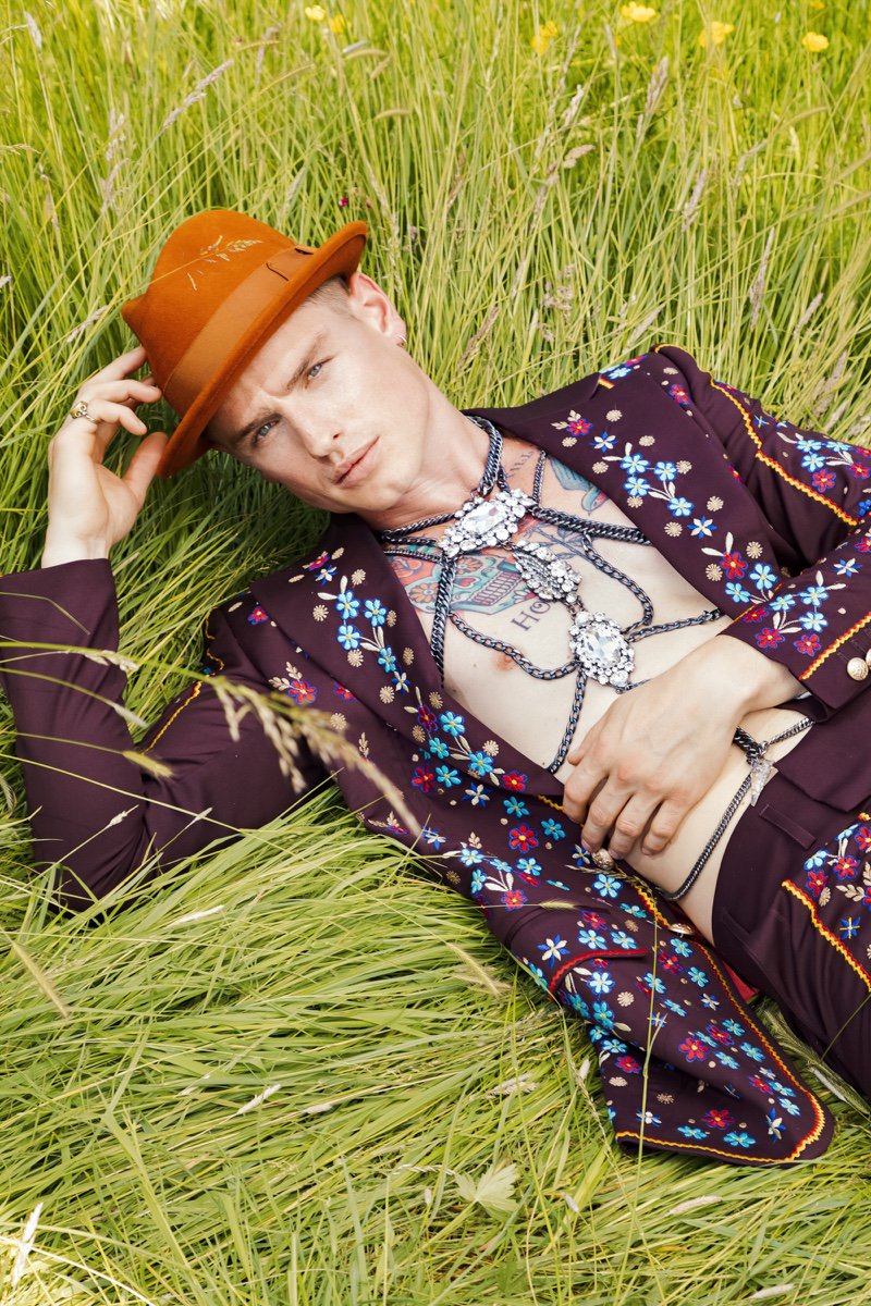 thefashionisto's tweet photo. #Fashionisto #Exclusive Band of Joy: #PatrickODonnell + More in #HelenAnthony Fall '18 #FW18 @helenanthonyltd https://t.co/Hx574dgSxw https://t.co/W5cEgce0GH