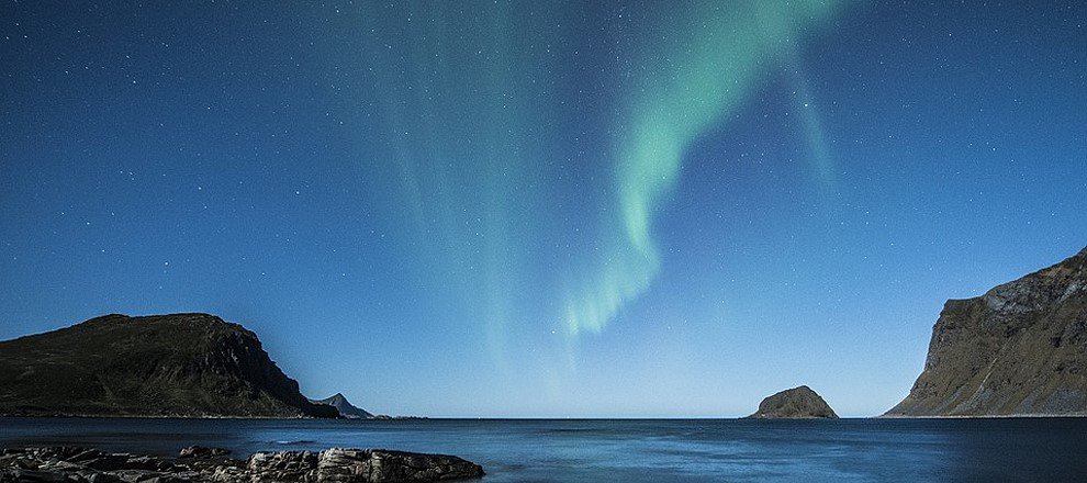 IS THE EARTH'S MAGNETIC FIELD GOING TO FLIP?
Ever wondered why your binnacle compass points toward the North?
Why does it point just away from True North due to 'variation'?
Could we see the poles switch?
See More: goo.gl/6rX8ek
#sailing #navigation #geomagnetic #poles
