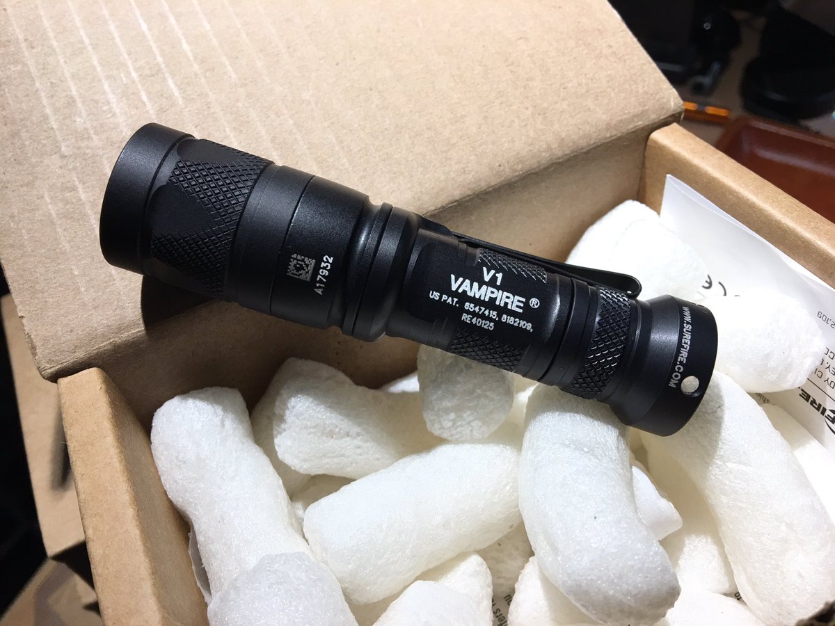 SUREFIRE V1 Vampire フラッシュライト 入荷致しました！ LEDライト