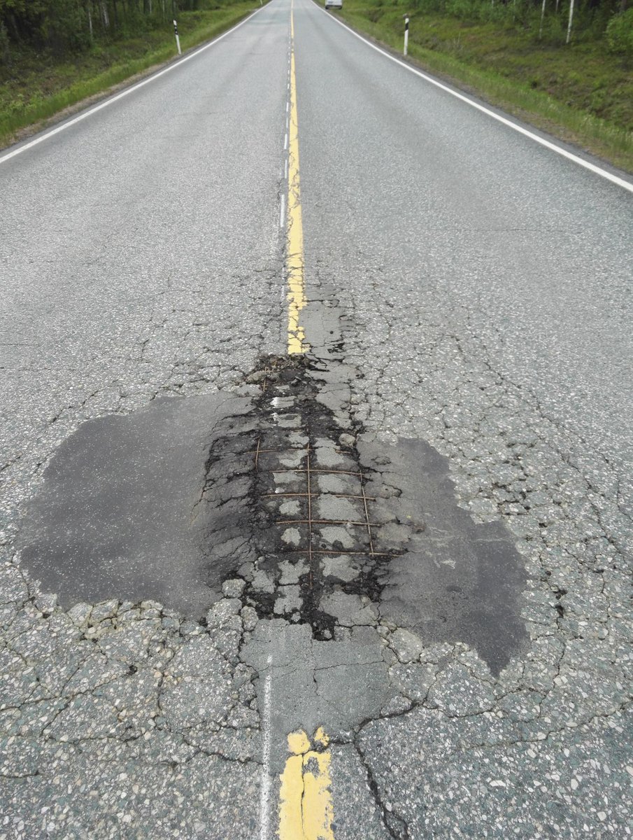 roadscanners's tweet photo. Steel reinforcement pushing through the pavement. When paving work is started too early in the spring and there is still frost in the center of the road this leads into this typical problem. #steelnet #pavement #roadcondition https://t.co/jLUgp3wuC3
