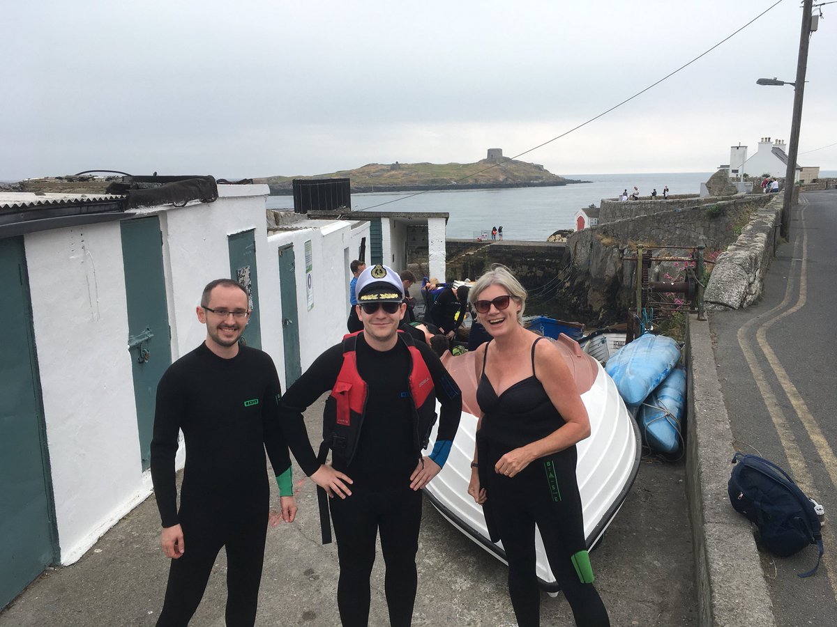 Lab day is out paddle boarding! #NoLabInHeatwave <a href="/CathalHarmon/">Cathal Harmon</a> <a href="/tcdTBSI/">TCD TBSI</a> <a href="/ClionaOfarrelly/">Cliona O'Farrelly</a> <a href="/OFarrellylabTCD/">OFarrelly Lab TCD</a>