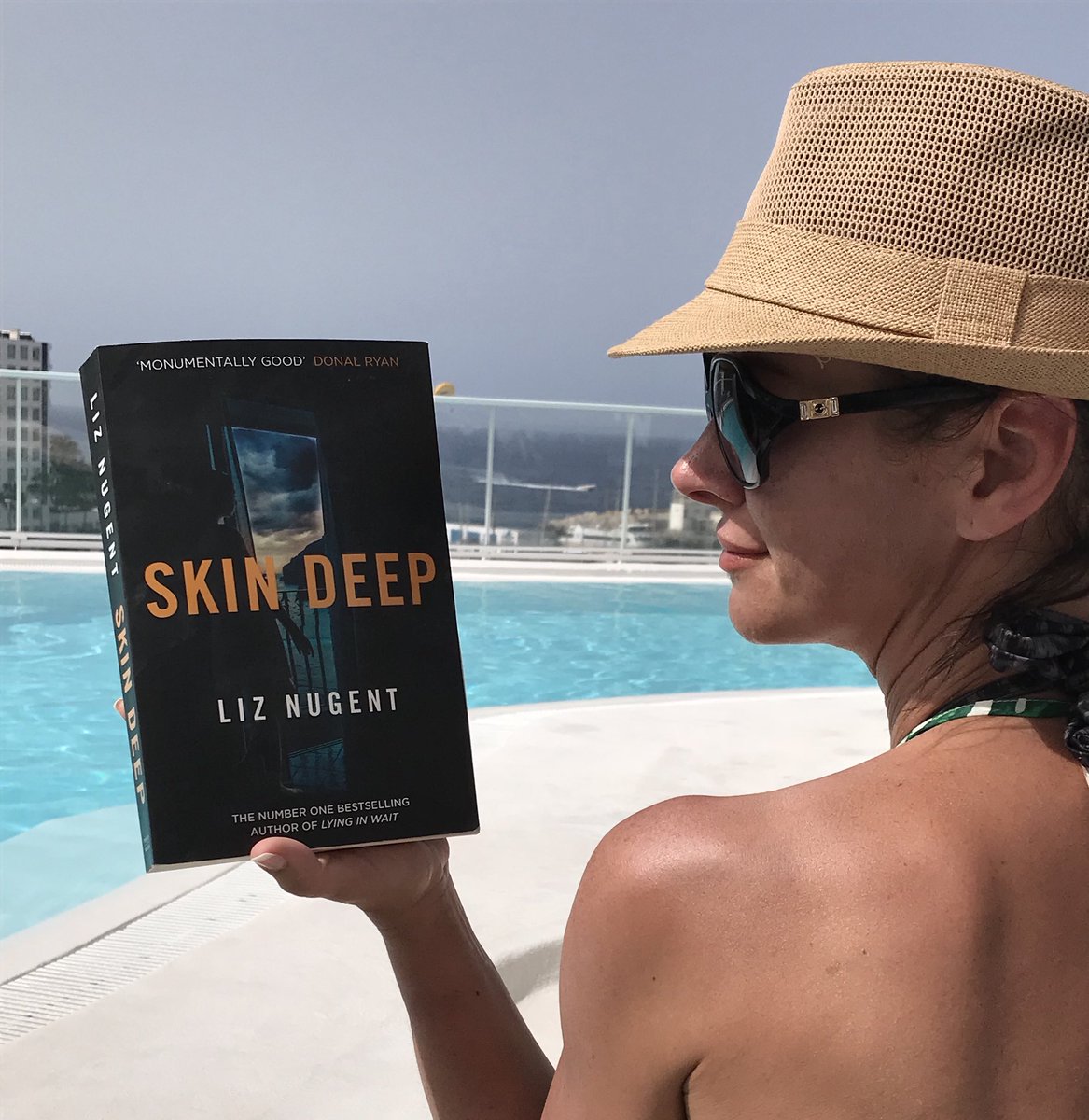 Happy Holidays ❤️❤️ #LizNugent <a href="/MacStylist/">Caroline McElroy</a>